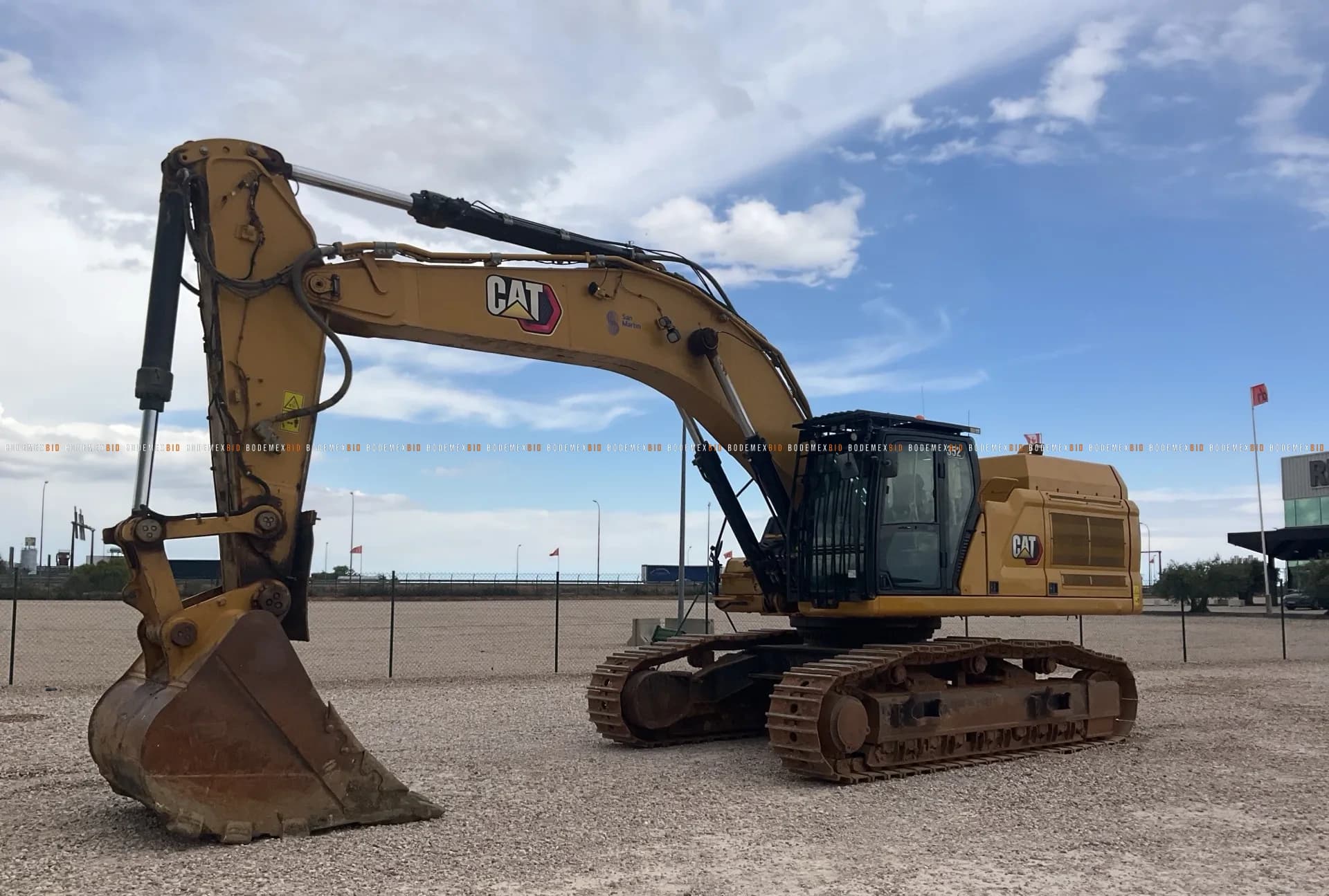 2021 Cat 352 Tracked Excavator
